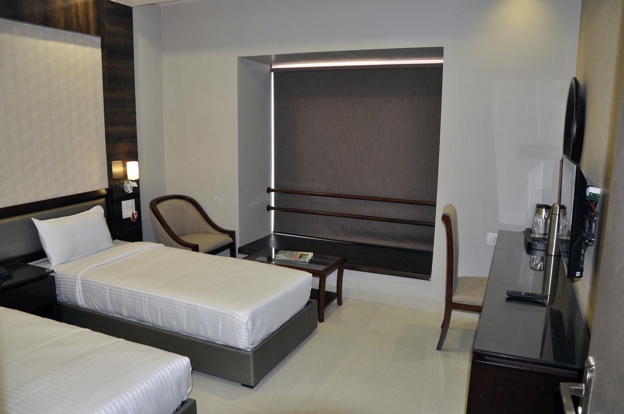 Hotel Dolphin Sambalpur Bagian luar foto