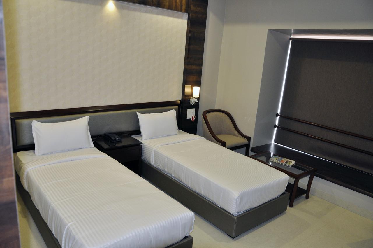 Hotel Dolphin Sambalpur Bagian luar foto