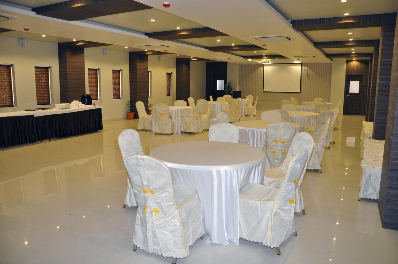 Hotel Dolphin Sambalpur Bagian luar foto