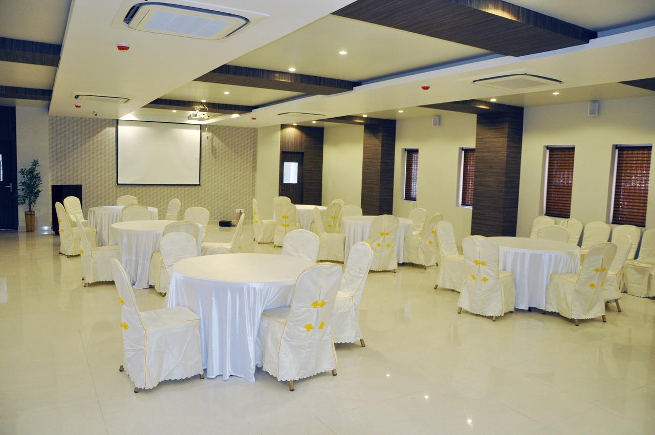 Hotel Dolphin Sambalpur Bagian luar foto